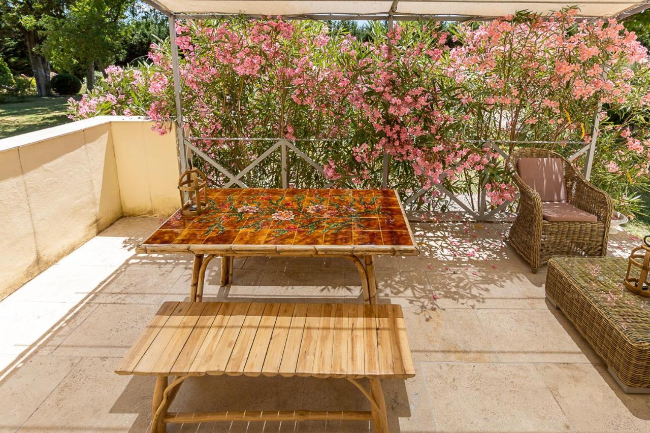 Mas De Capelou Bed & Breakfast Avinyon Dış mekan fotoğraf